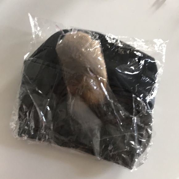 Beanie Hats w detachable real fur Pom Pom - Picture 3 of 4